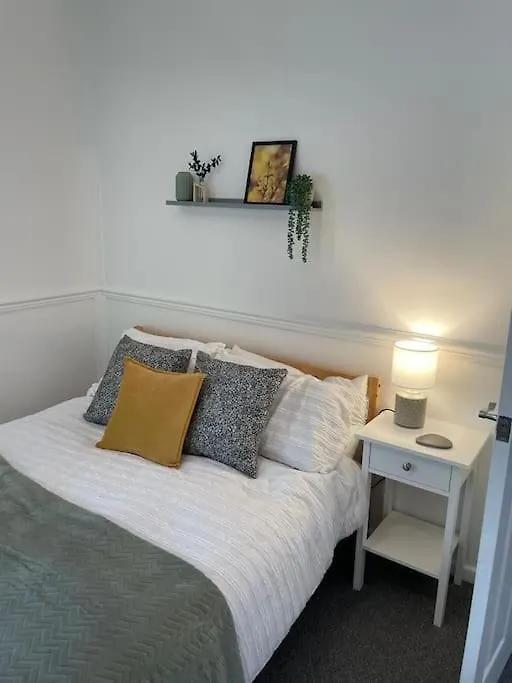2 Bed Central Cardiff Apartment - Sleeps Five!