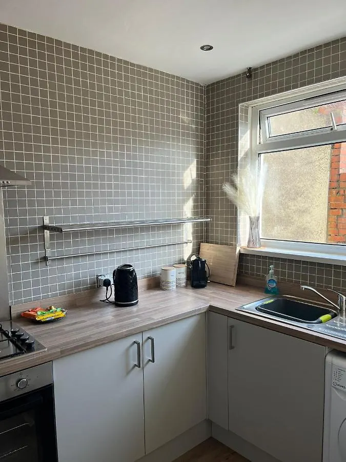 2 Bed Central Cardiff Apartment - Sleeps Five!
