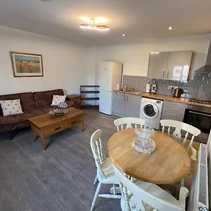  Apartment A Spacious Flat